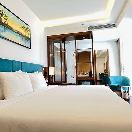 Maximilan Danang Beach Hotel מראה חיצוני תמונה