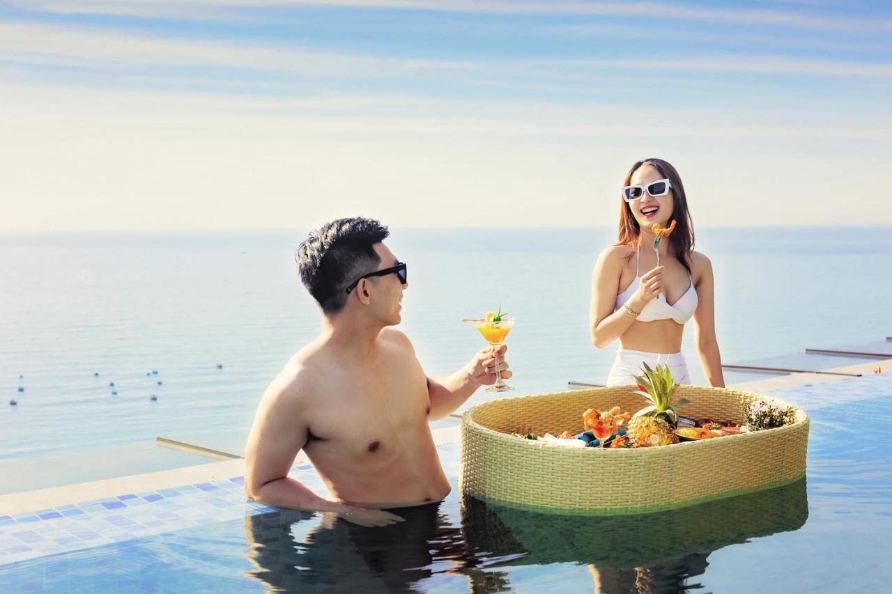 Maximilan Danang Beach Hotel מראה חיצוני תמונה