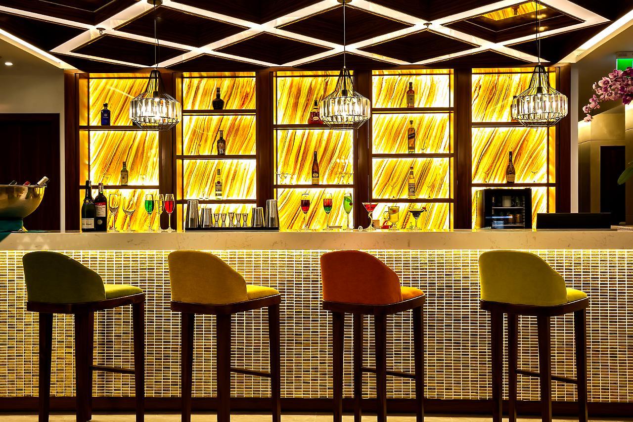 Maximilan Danang Beach Hotel מראה חיצוני תמונה