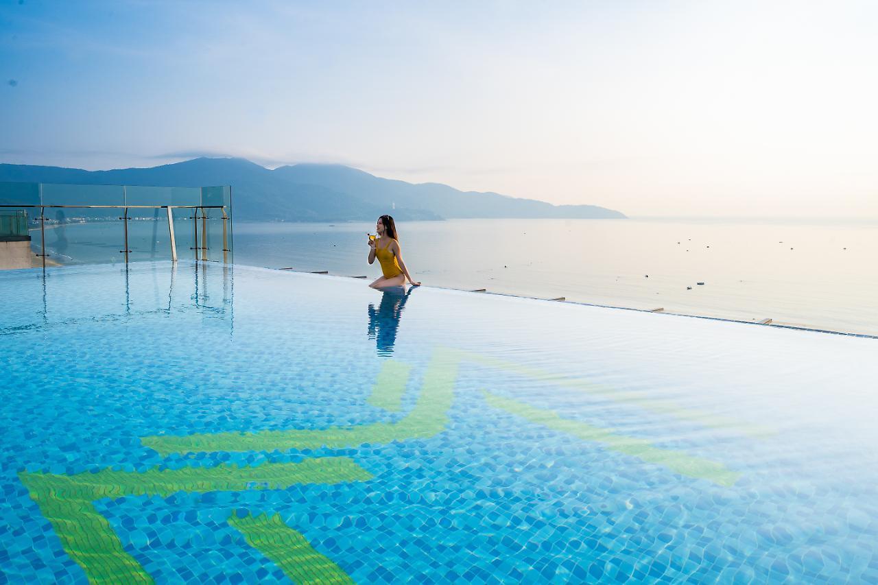 Maximilan Danang Beach Hotel מראה חיצוני תמונה