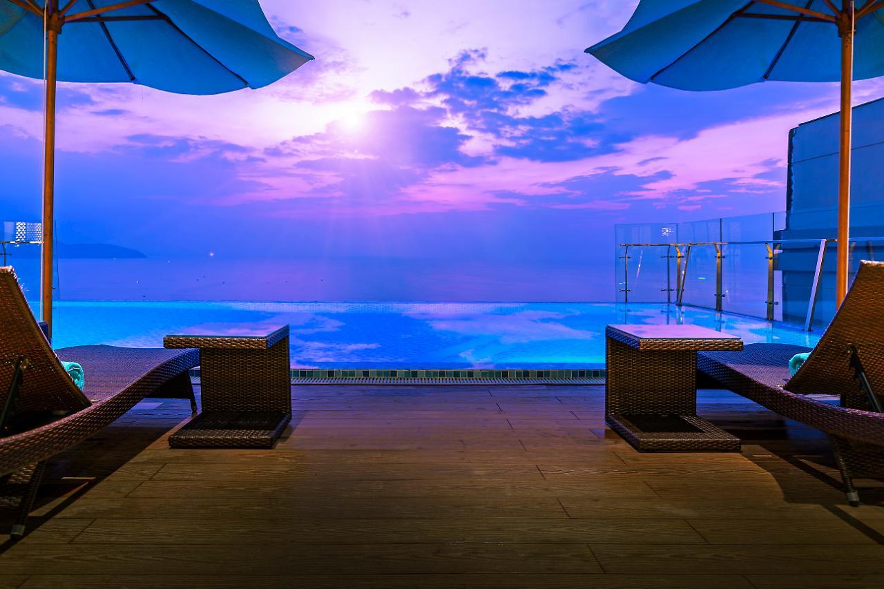 Maximilan Danang Beach Hotel מראה חיצוני תמונה