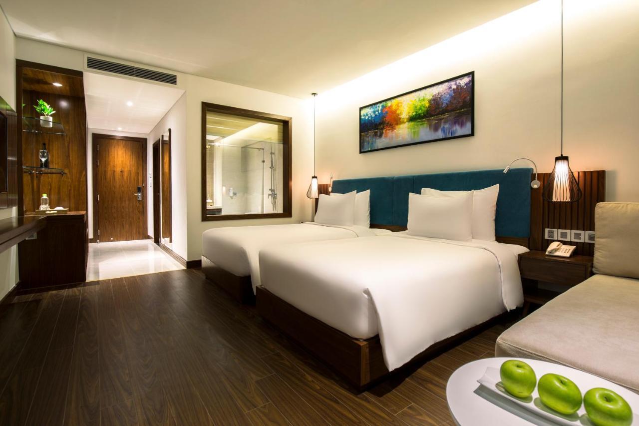 Maximilan Danang Beach Hotel מראה חיצוני תמונה