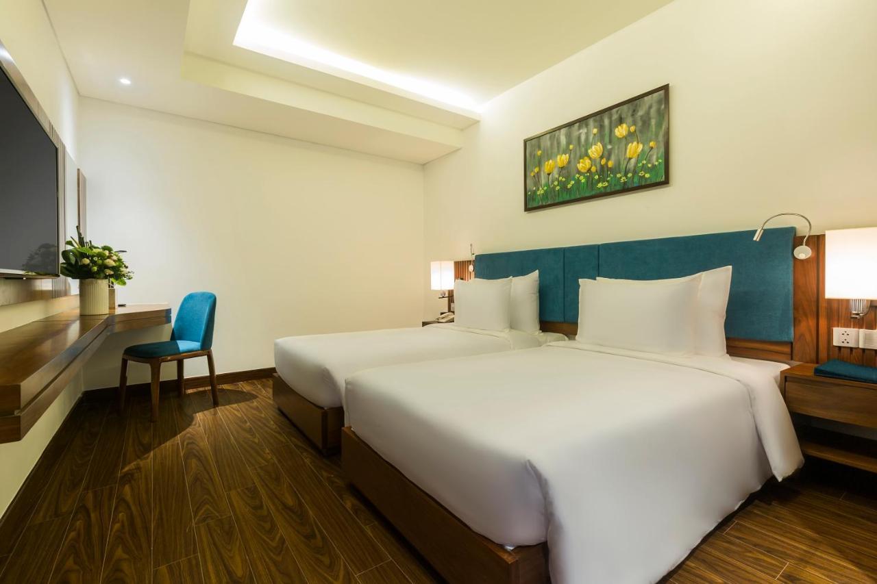 Maximilan Danang Beach Hotel מראה חיצוני תמונה