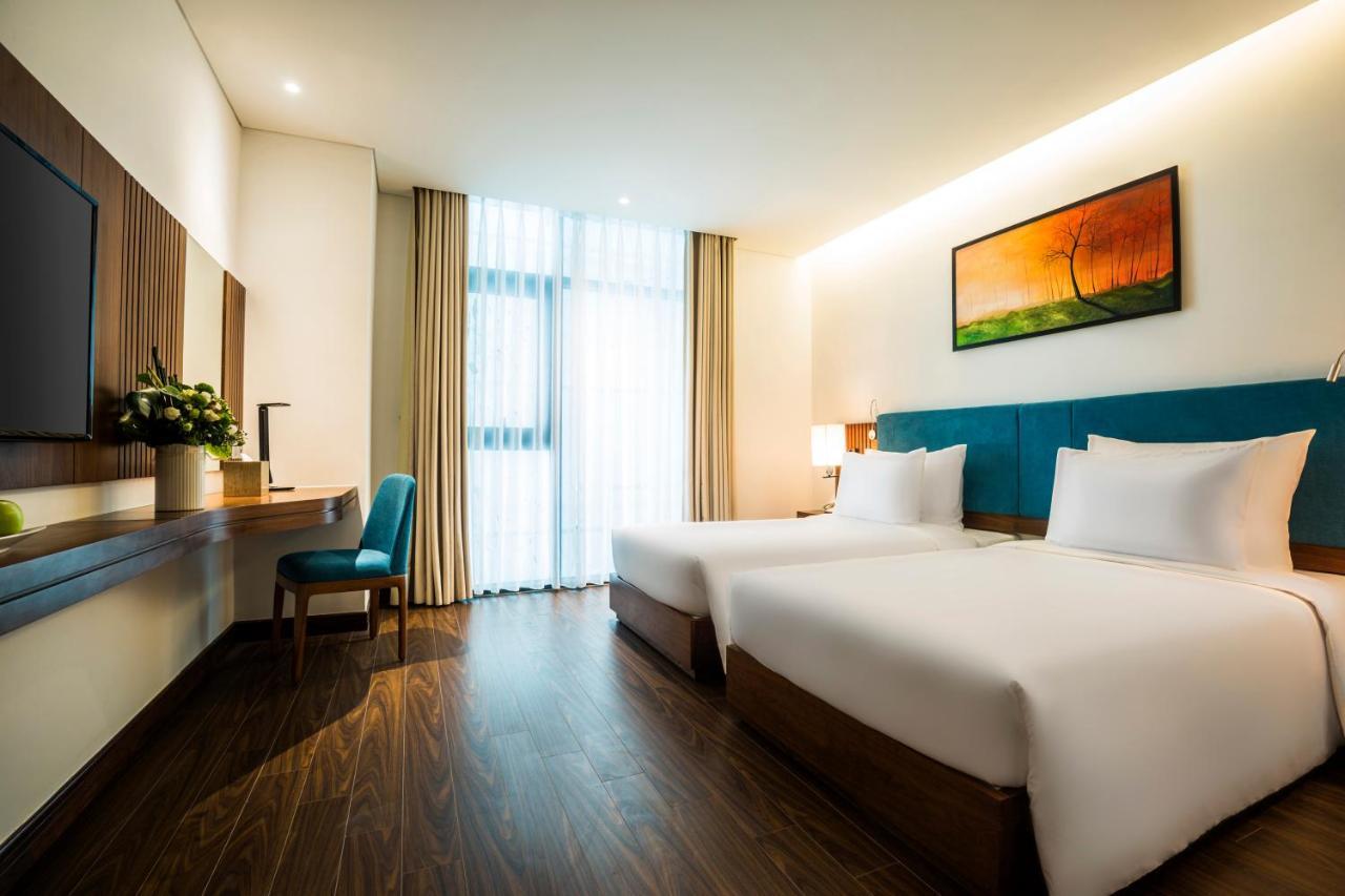 Maximilan Danang Beach Hotel מראה חיצוני תמונה