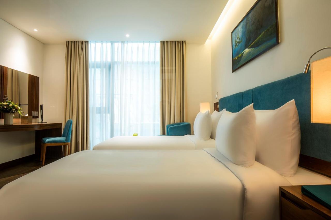 Maximilan Danang Beach Hotel מראה חיצוני תמונה