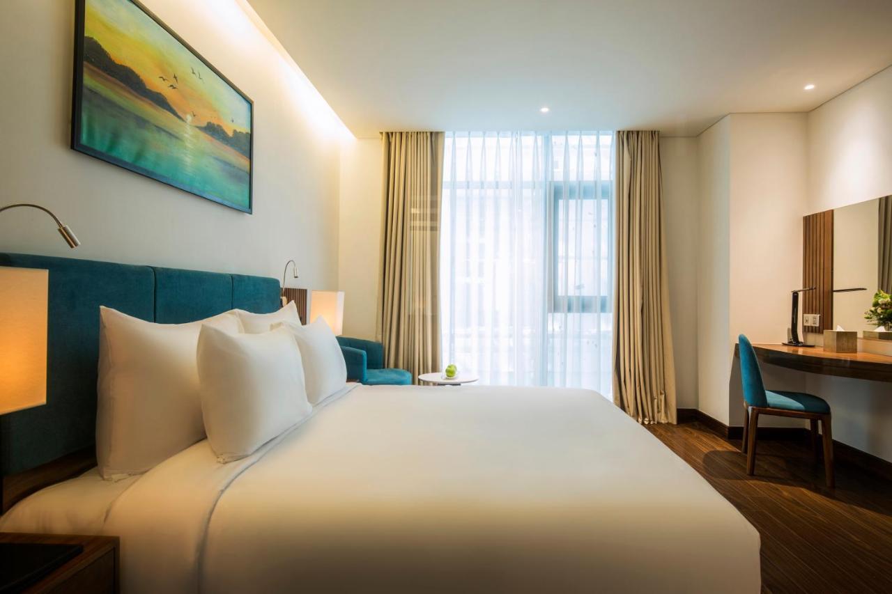 Maximilan Danang Beach Hotel מראה חיצוני תמונה