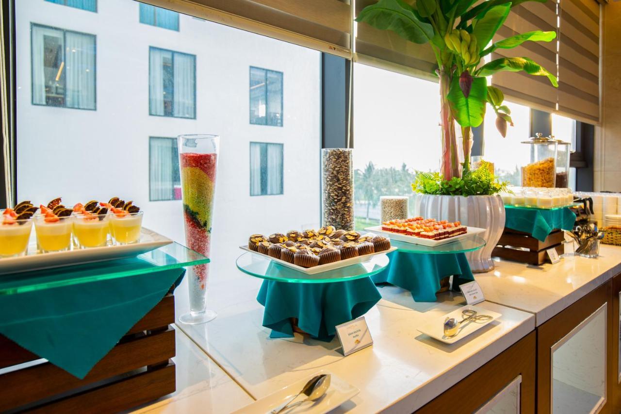 Maximilan Danang Beach Hotel מראה חיצוני תמונה