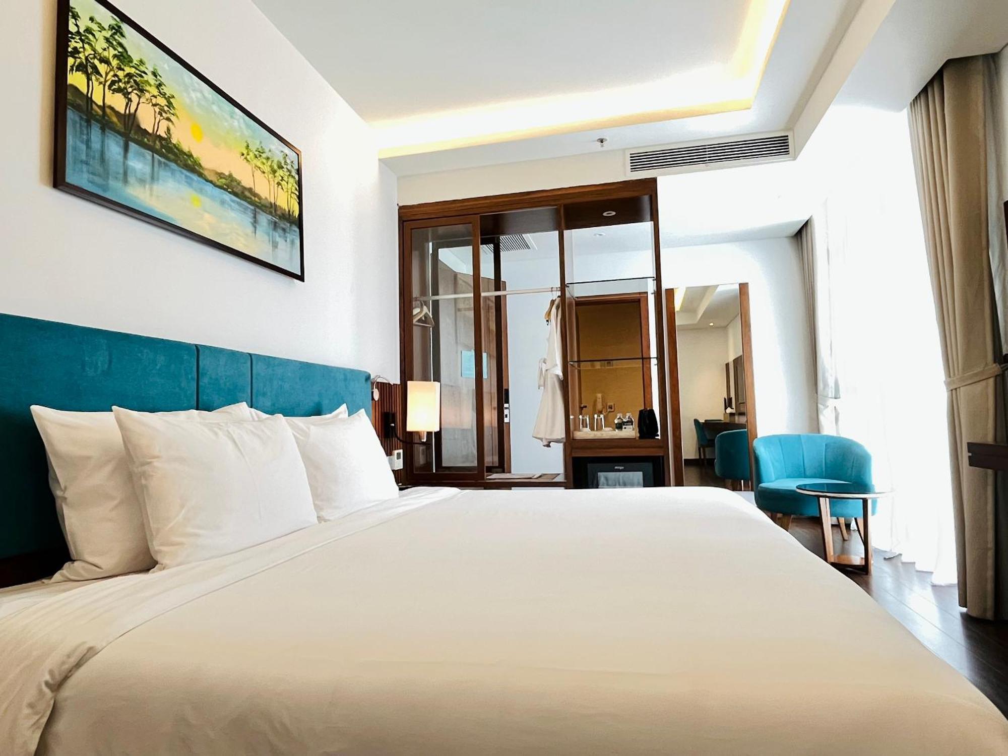 Maximilan Danang Beach Hotel מראה חיצוני תמונה