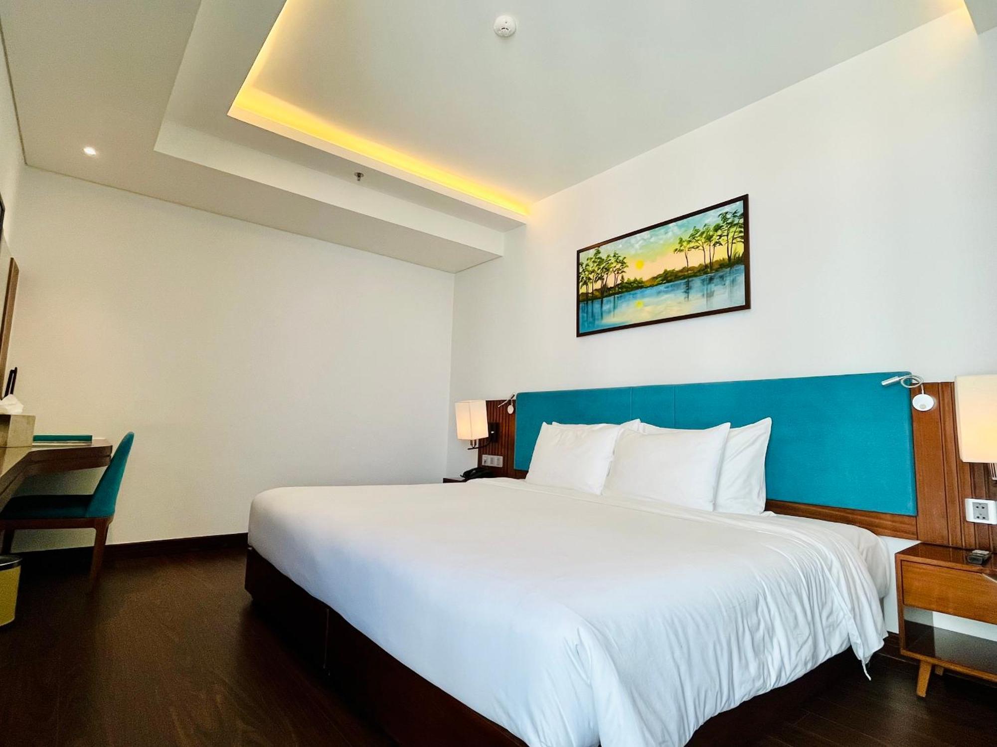 Maximilan Danang Beach Hotel מראה חיצוני תמונה