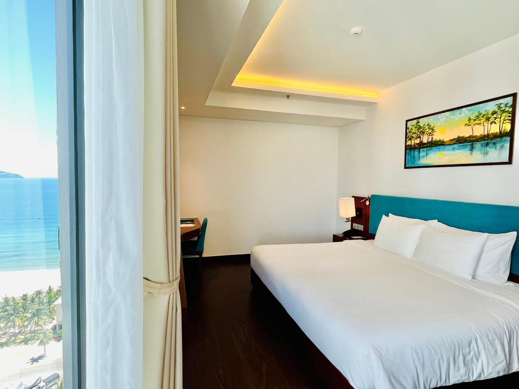 Maximilan Danang Beach Hotel מראה חיצוני תמונה