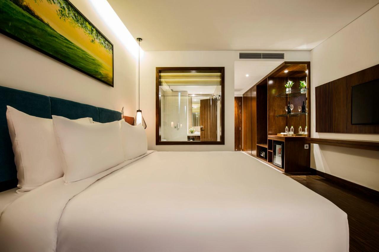 Maximilan Danang Beach Hotel מראה חיצוני תמונה