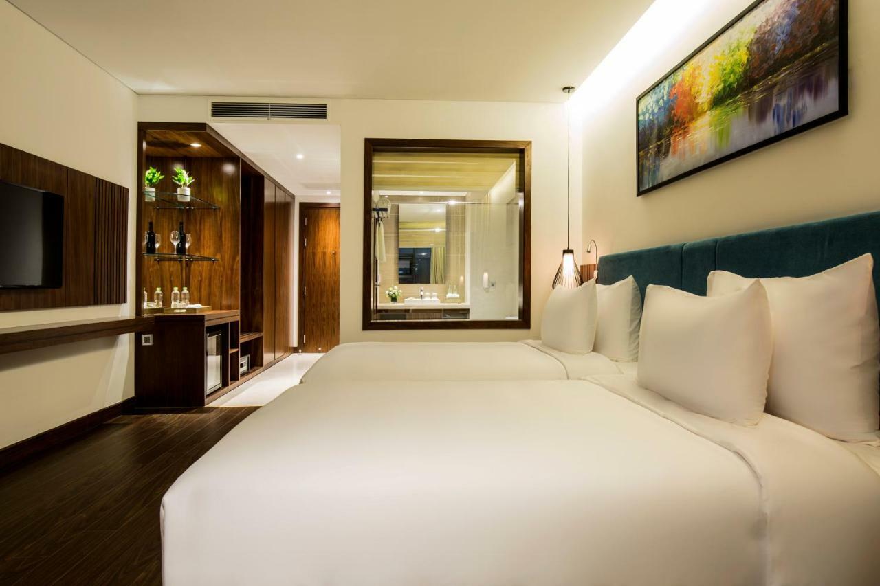Maximilan Danang Beach Hotel מראה חיצוני תמונה