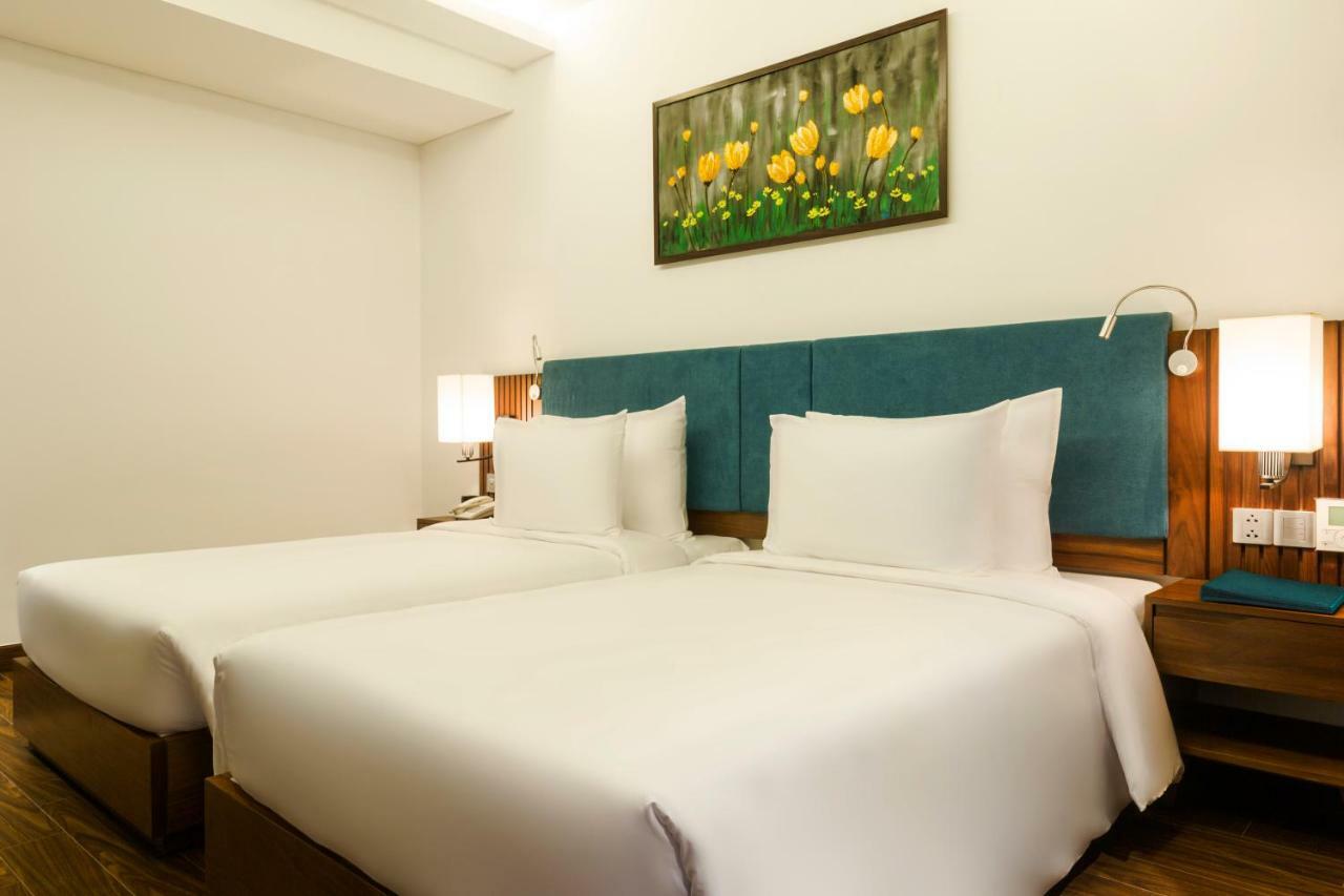 Maximilan Danang Beach Hotel מראה חיצוני תמונה