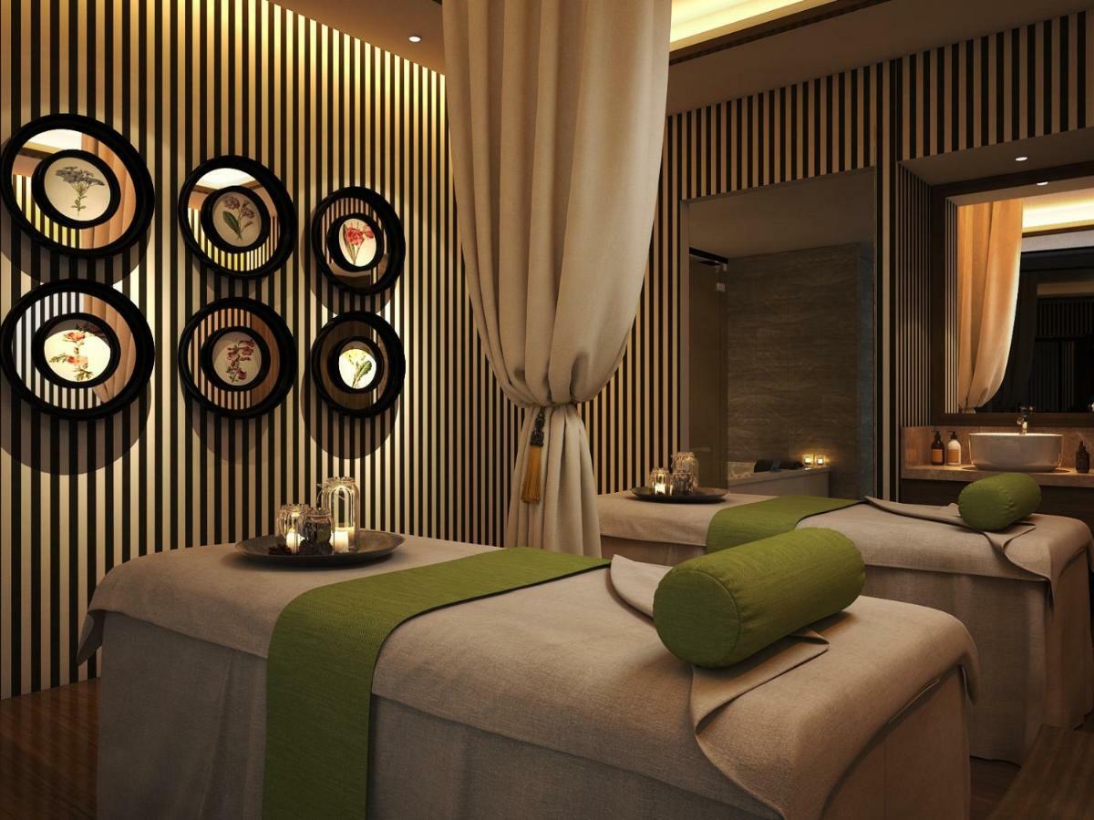 Maximilan Danang Beach Hotel מראה חיצוני תמונה