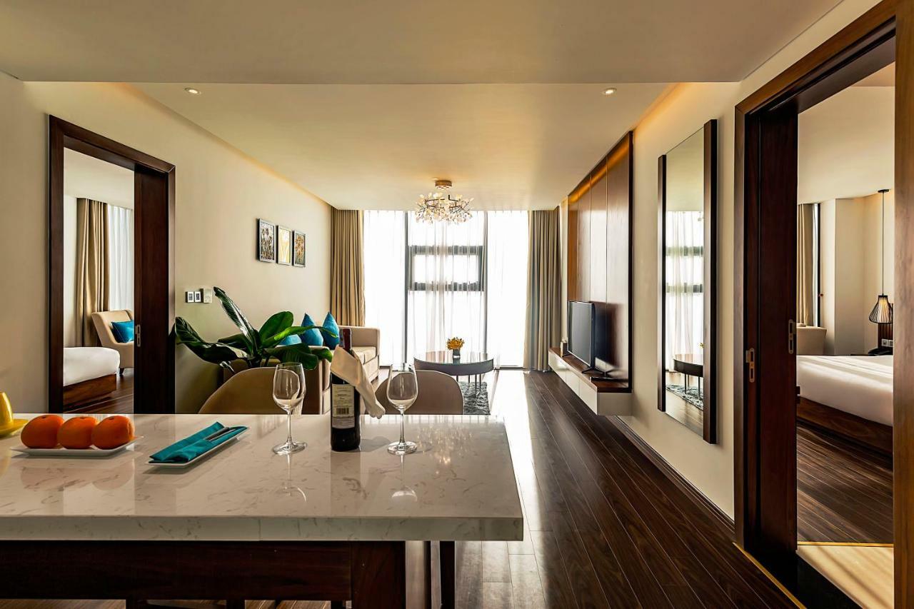 Maximilan Danang Beach Hotel מראה חיצוני תמונה
