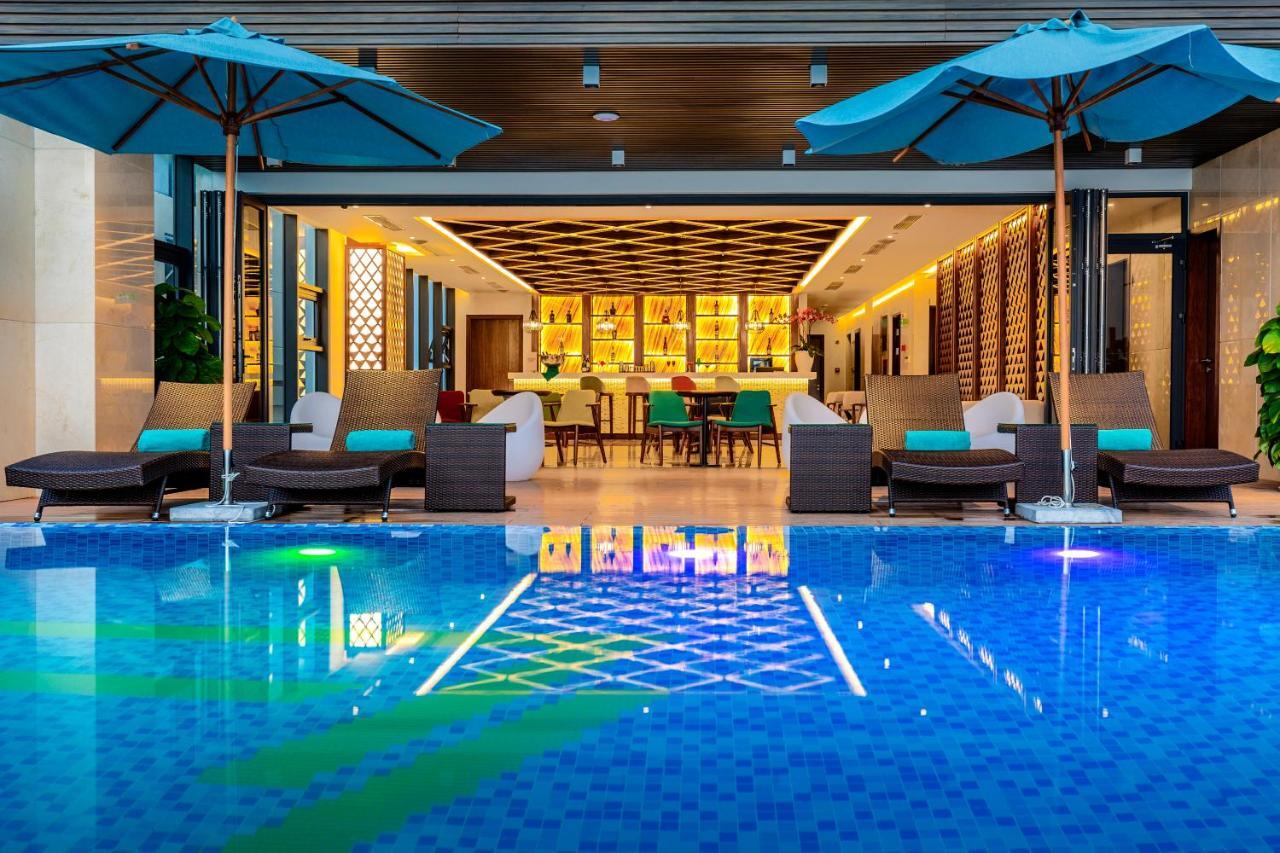 Maximilan Danang Beach Hotel מראה חיצוני תמונה