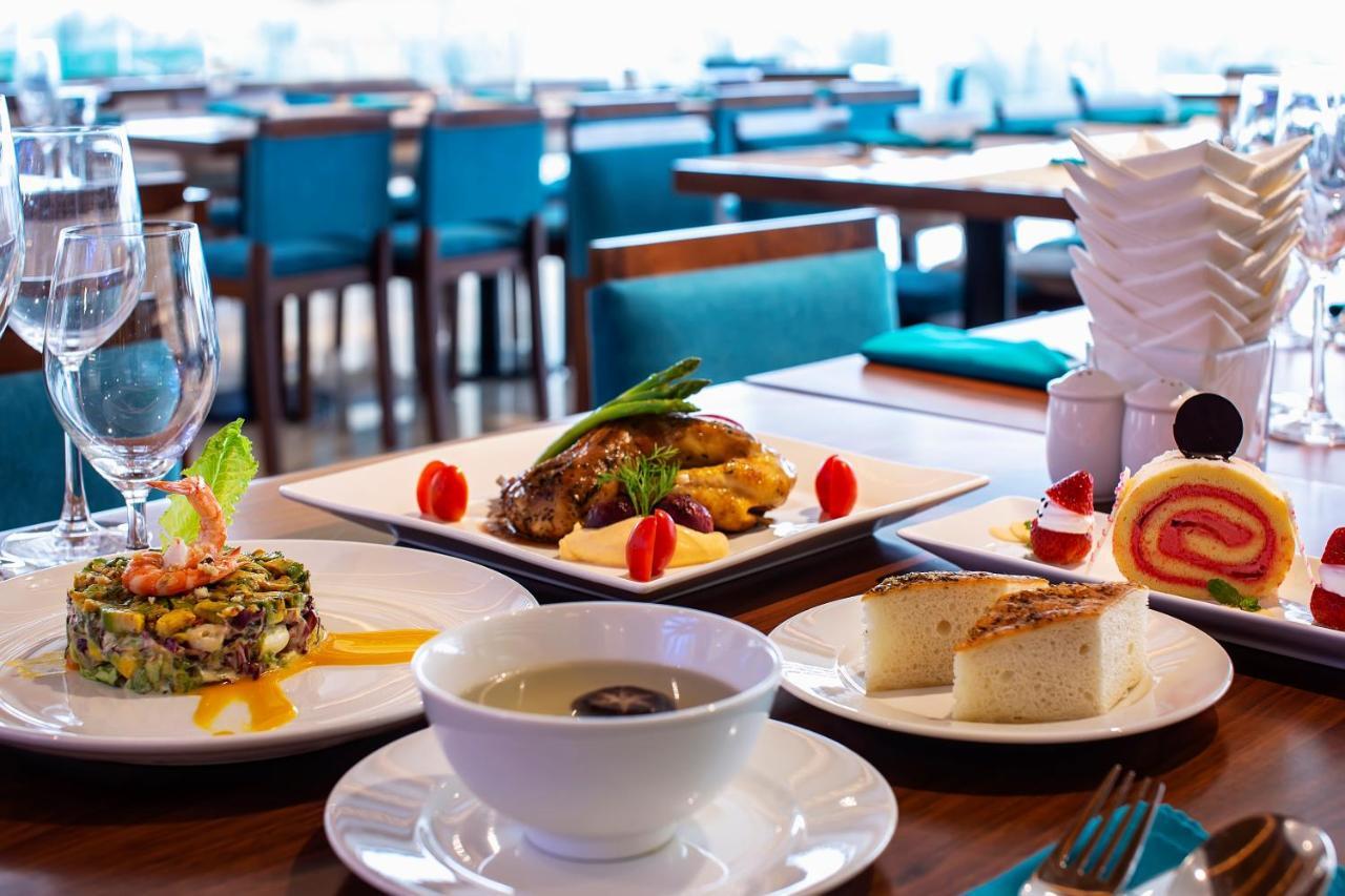 Maximilan Danang Beach Hotel מראה חיצוני תמונה