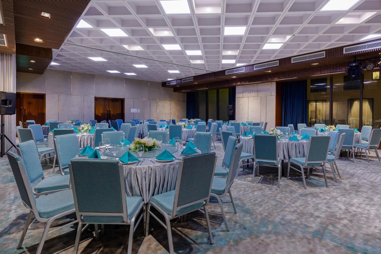 Maximilan Danang Beach Hotel מראה חיצוני תמונה