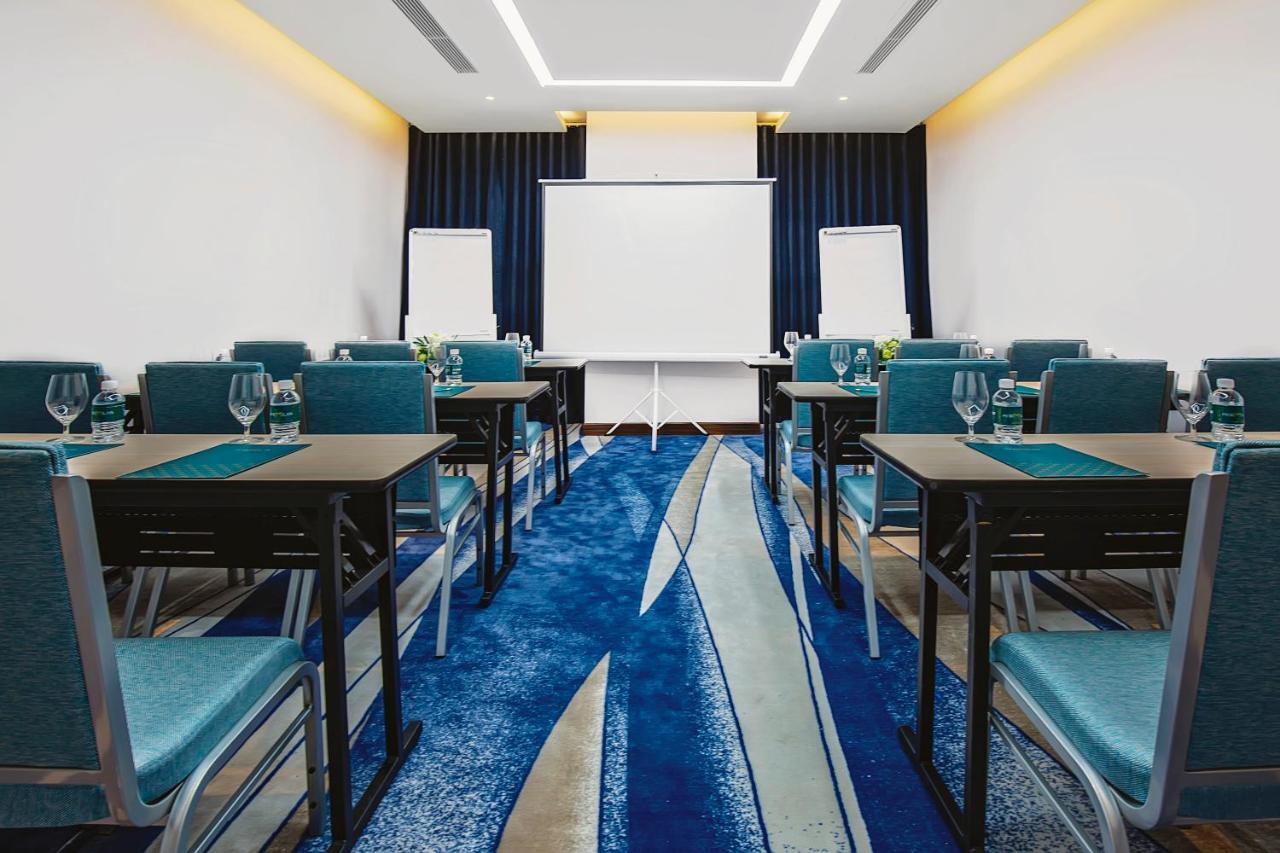 Maximilan Danang Beach Hotel מראה חיצוני תמונה