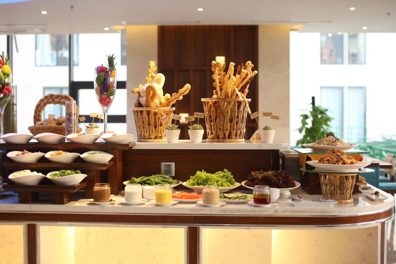 Maximilan Danang Beach Hotel מראה חיצוני תמונה